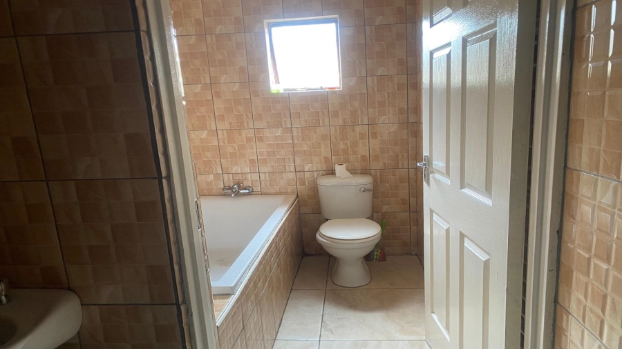 6 Bedroom Property for Sale in Zamdela Free State